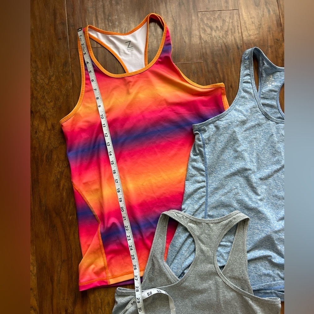 Lot of Three 💪🏾 Multicolored Razorback Exercise Tanks Women’s Size 1X XXL - Picture 5 of 9